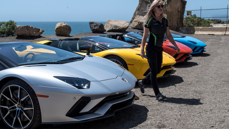 Illustration for article titled The $460,000 740 HP Lamborghini Aventador S Is Barely A Car